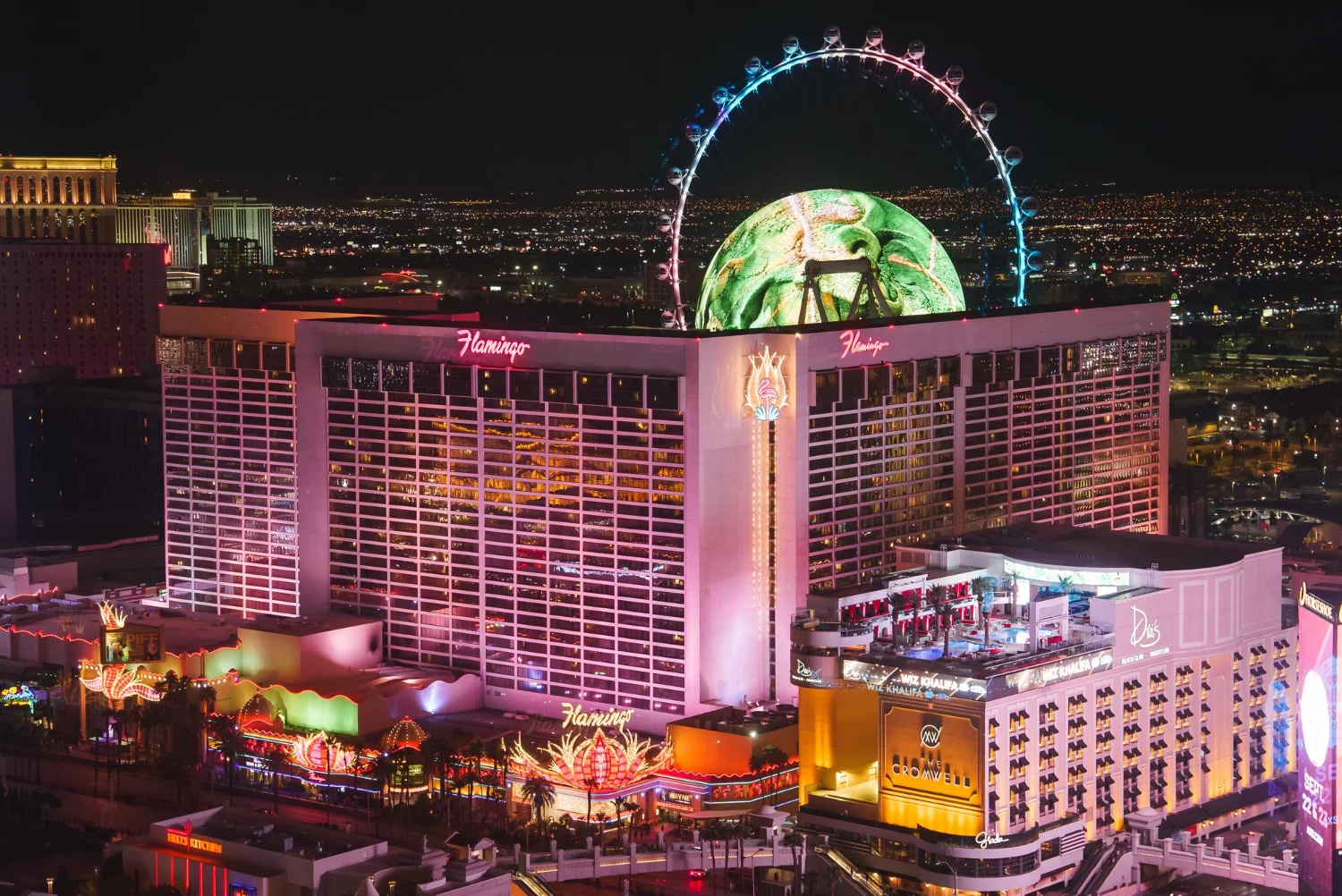Las Vegas Strip by night — vue depuis un hôtel de luxe